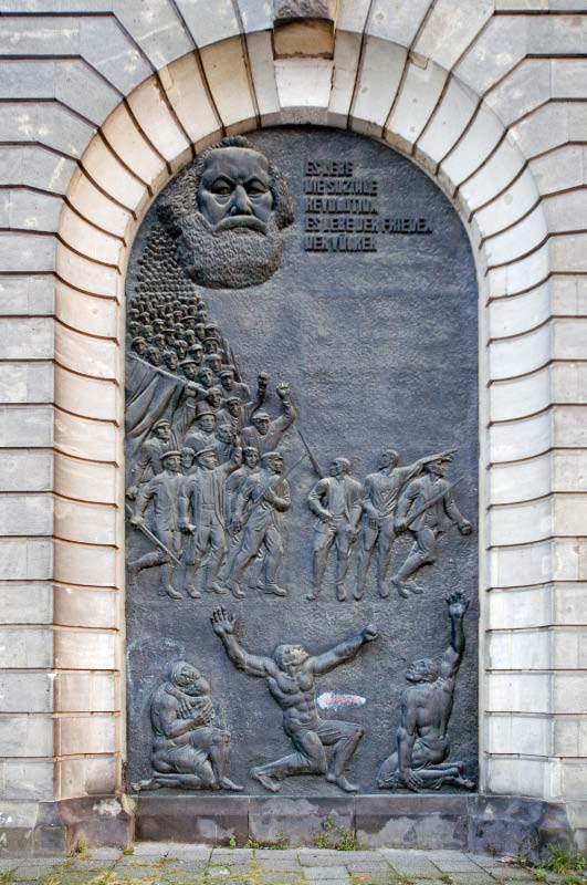 Berlin_Karl-Marx-Denkmal