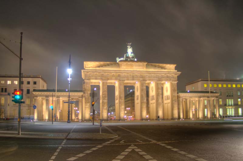 Berlin_Pariser_Platz_Brandenburger_Tor_Nacht_1