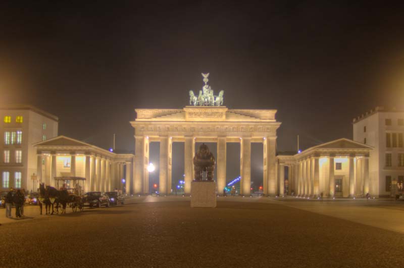 Berlin_Pariser_Platz_Brandenburger_Tor_Nacht_2