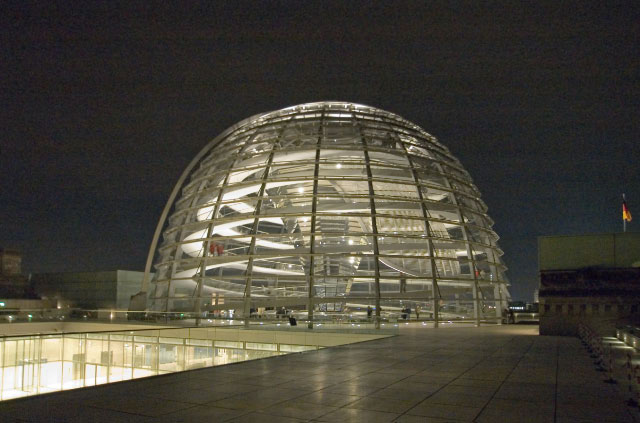Berlin_Reichstag_Kuppel_Nacht_2