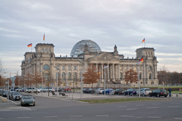 Berlin_Reichstag_vom_Kanzleramt
