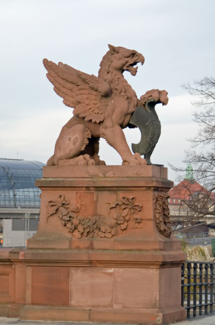 Berlin_Moltkebruecke_Statue_2