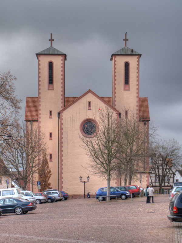 Gelnhausen_Obermarkt_Kirche_St_Peter