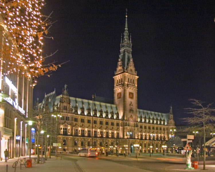 City_Rathausmarkt_Rathaus-Nacht