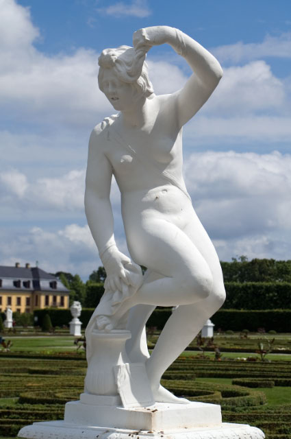 Grosser_Garten-Grosses_Parterre-Statuen_30_Venus_im_Bade