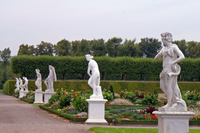 Grosser_Garten-Grosses_Parterre-Statuen_Aussichtsterrasse