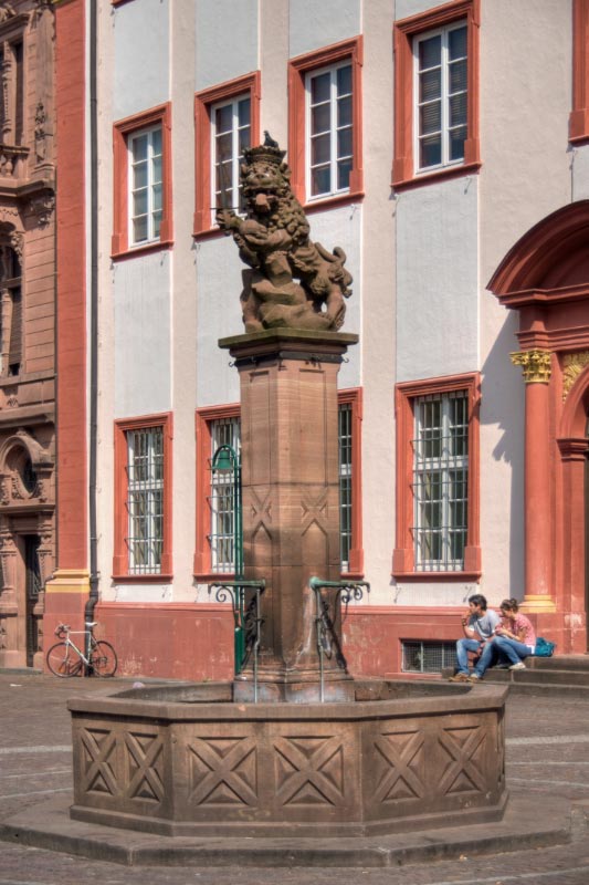 Heidelberg_Universitaet_Loewenbrunnen