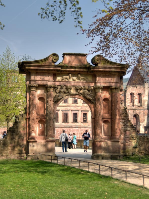 Heidelberg_Schloss_Elisabethentor