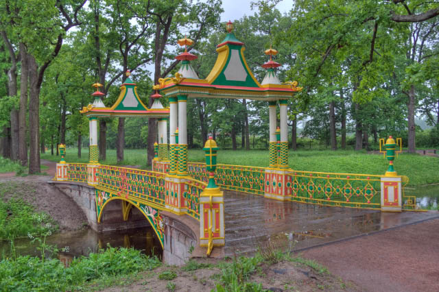 Aljeksandrowskij-park_Nowyj-sad_Malyj-Shjeljesnyj-kitajskij-most_0