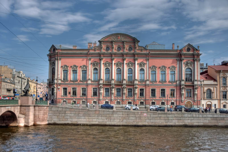 Sankt_Petersburg_Beloselsky-Belozersky_Palace_Fontanka