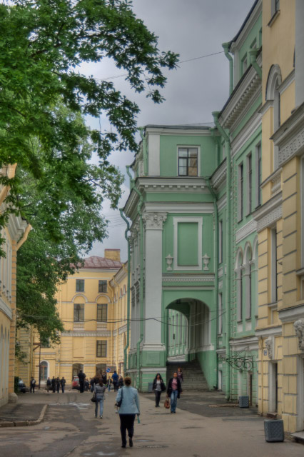 Sankt_Petersburg_Paedagogische-Universitaet-Gertsen_Korpus-2_Eingang_2