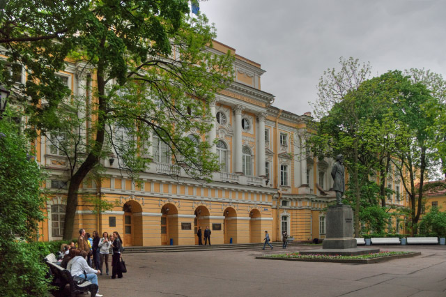 Sankt_Petersburg_Paedagogische-Universitaet-Gertsen_c4_Verwaltung_a
