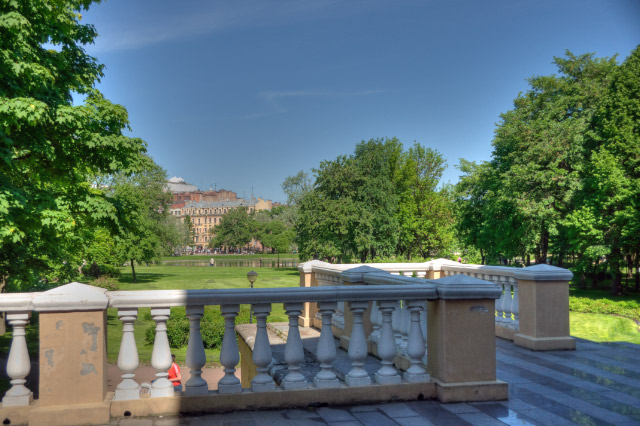 Sankt_Petersburg_Jussupow-Palast-Fontanka_Garten_Terrasse_Blick
