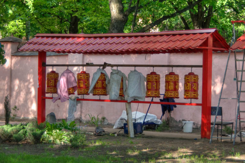 Sankt_Petersburg_Primorje_Buddhistisches-Haus-Gebetsmuehlen