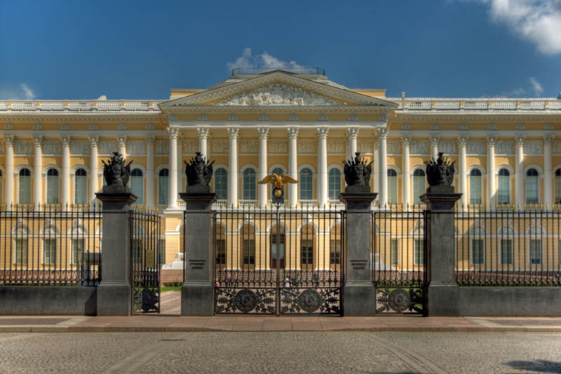 Sankt_Petersburg_Michailowski-Palais_1_Zaun_Tor