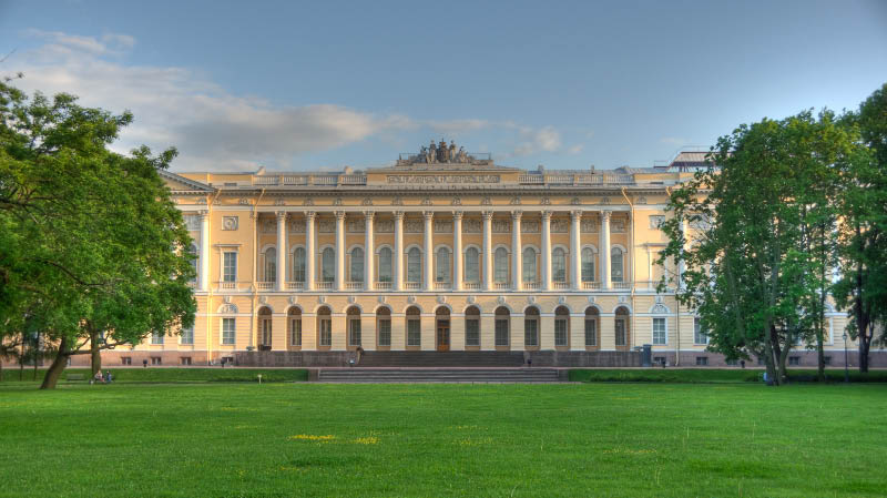 Sankt_Petersburg_Michailowski-Palais_Garten_0