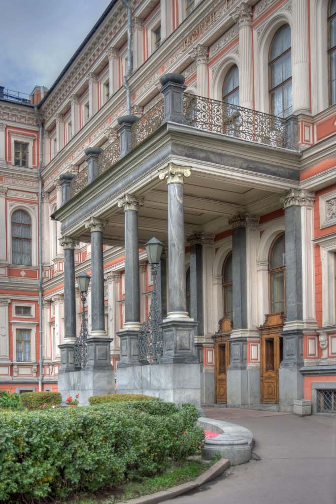 Sankt_Petersburg_Nikolai-Palast_Fassade_Eingang_XL