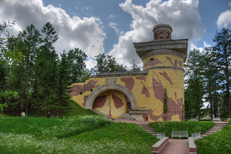 Jekatjerininskij-park_Pjejsashnyj-park_Baschnja-ruina