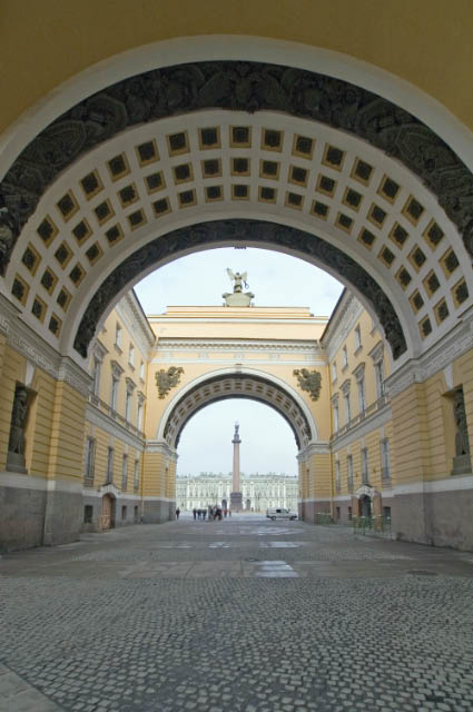 Sankt_Petersburg_Schlossplatz_Generalstab_2006_c