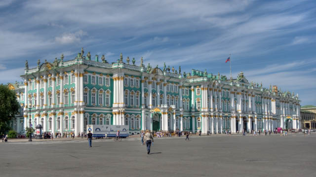 Sankt_Petersburg_Schlossplatz_Winterpalast_3_Fassade_Seite_0