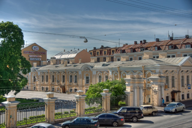 Sankt_Petersburg_Woronzow-Palast_Nebengebaeude_0
