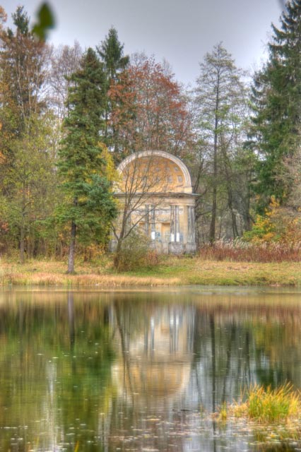 Gatschina-Schloss-Park-Adler-Pavillon