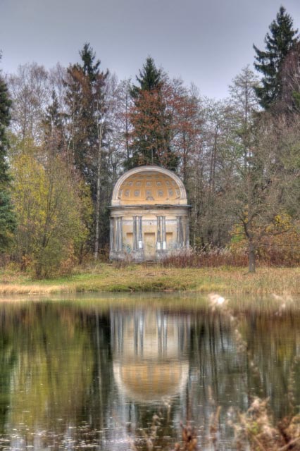 Gatschina-Schloss-Park-Adler-Pavillon_1