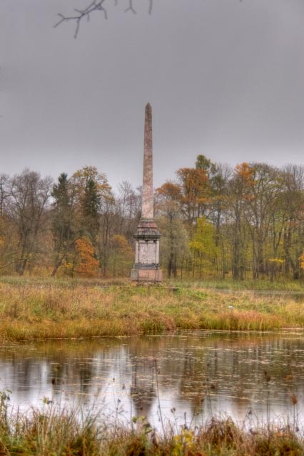 Gatschina-Schloss-Park-Tschesma-Obelisk