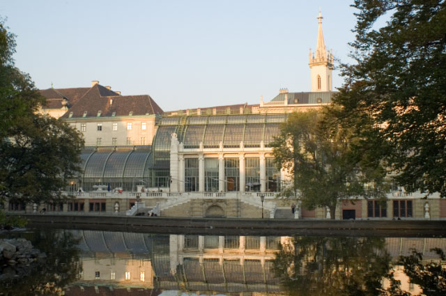 Wien-Hofburg-Burggarten-Palmenhaus-Porticus