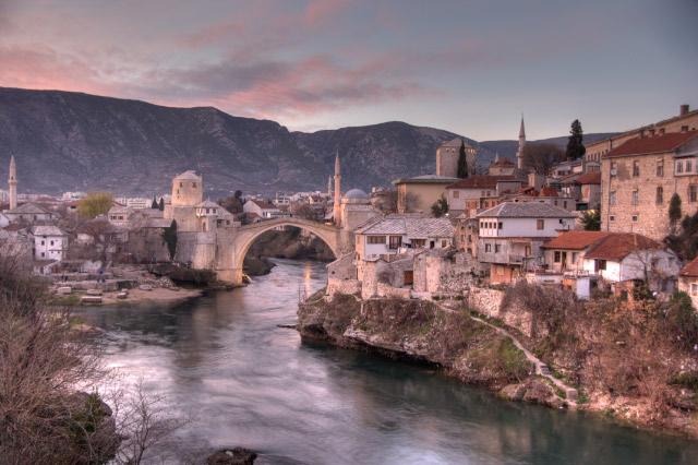 Mostar_Altstadt_Stari_Most_Daemmerung_B