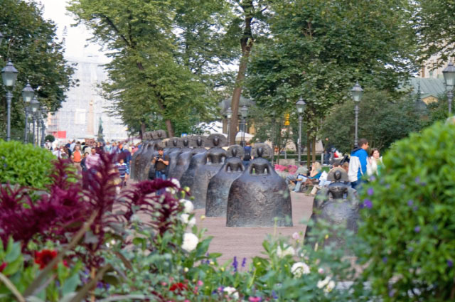Helsinki_Esplanadenpark_Skulpturen_Manolo_Valdes
