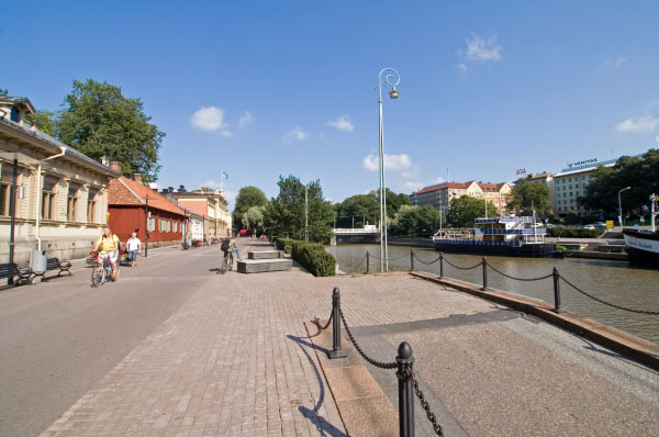 Turku_Aurajoki_Apothekenmuseum_Ufer