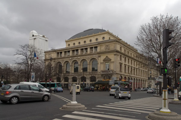 Paris_Place_du_Chatelet_Theatre_de_la_Ville