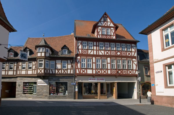 Babenhausen_Marktplatz_Fahrstrasse_Gasthaus_zum_weißen_Schwan