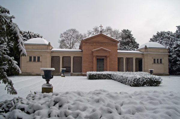 Darmstadt-Rosenhoehe-Altes_Mausoleum_Winter