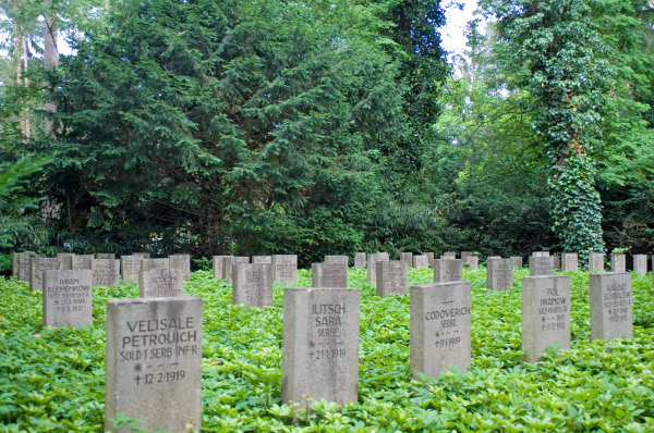 Waldfriedhof_d_L3f_Kriegsgraeber_Russ_Soldaten