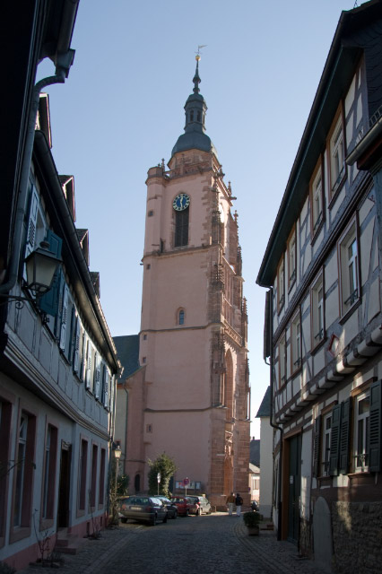 Eltville_Rosengasse_Pfarrkirche_Sankt_Peter_und_Paul_Turm