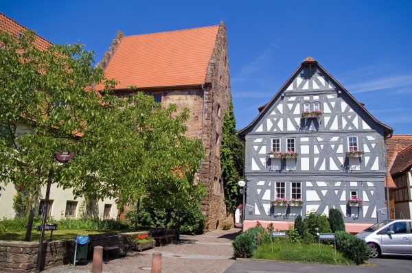 Tempelhaus_und_Haus-Dornheim