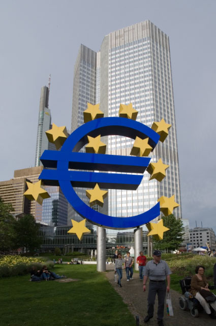 Frankfurt_European_Central_Bank_Willy-Brandt-Platz_Euro