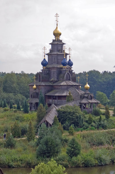 russisch-orthodoxe-Kirche_Christi-Verklaerungskirche_von_Oben