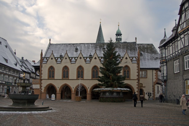 Goslar_Marktplatz_Rathaus
