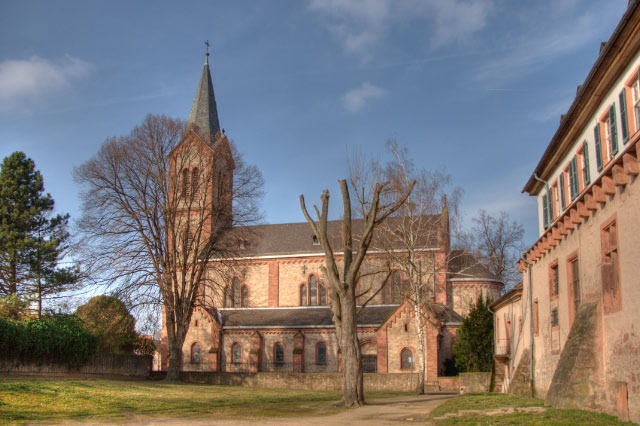 Gross-Umstadt_Pfaelzer_Gasse_Pfarrkirche_St_Gallus_Schloss