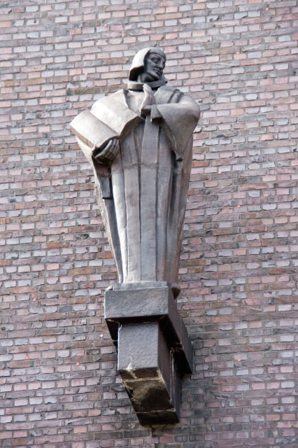 Barmbek_Bugenhagenkirche_Skulptur_1_Kempe