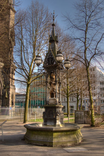 City_Hopfenmarkt_Vierlaender_Brunnen