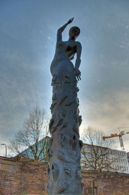 City_St-Nikolai-Kirche_Skulptur_Erden_Engel