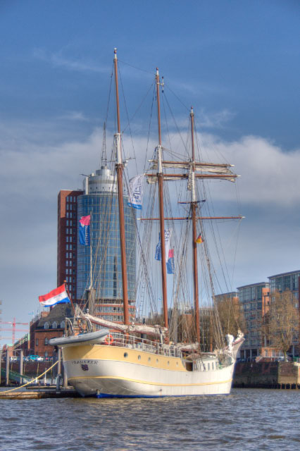 HafenCity_Hanseatic_Trade_Center_Segelschiff
