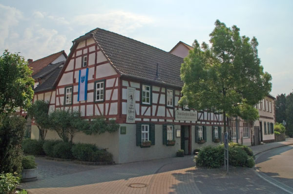 Landstrasse_4_Gasthaus_zum_roten_Loewen_Seite
