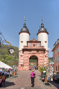 Heidelberg_Neckarbruecke-Alte_Karl-Theodor-Bruecke-Brueckentor_stadtseite
