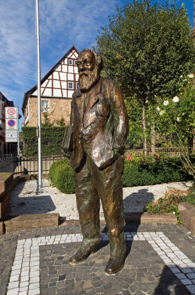 Laudenbacher_Tor_Statue_Martin_Buber