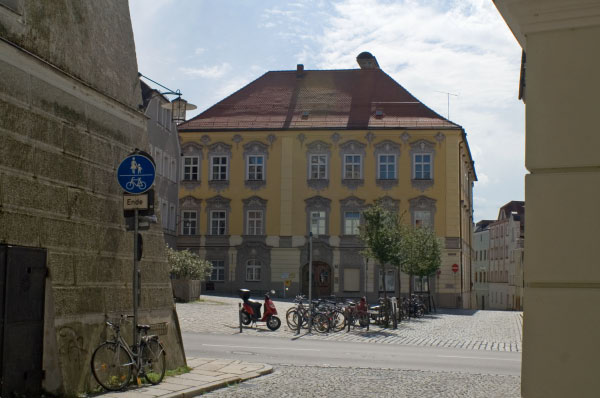 Passau_Kirchenplatz_4_Buergerhaus